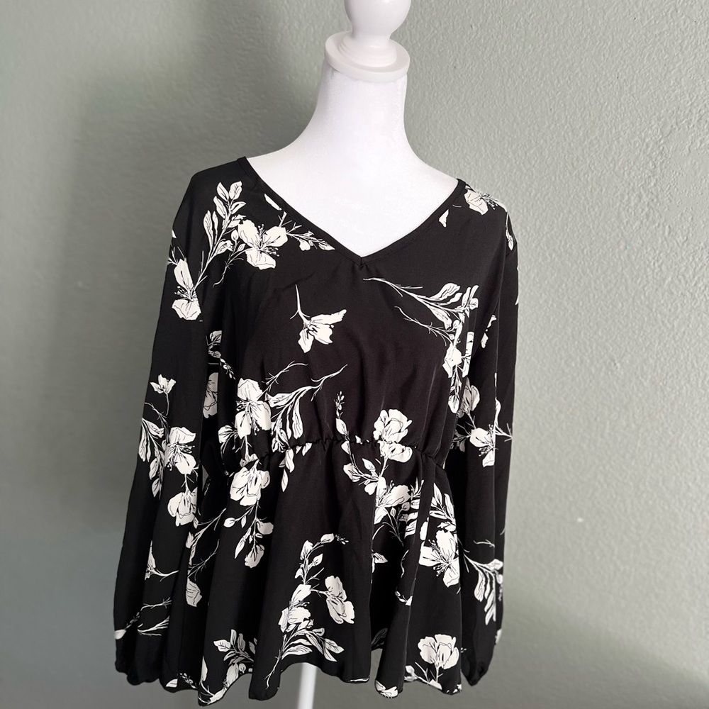 SHEIN blouse, black, and white floral plus size 1 XL